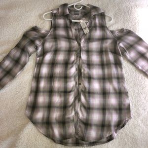 NY and Co. Cold Shoulder Button down tunic